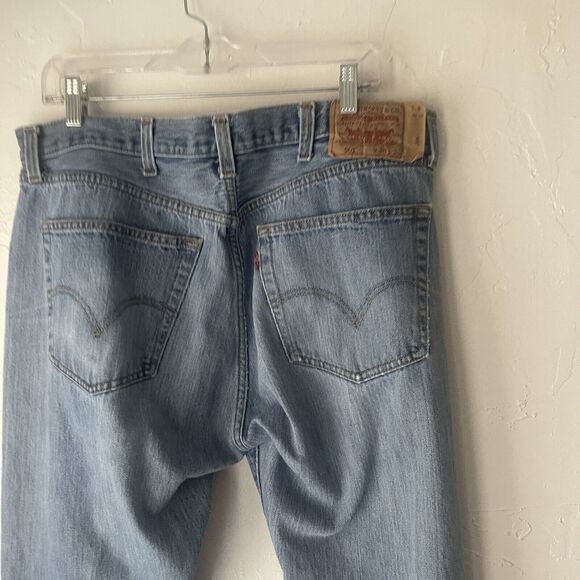 Levi's 501 Mens Size 38 X 36 Light Wash Button Fly 100 Cotton Straight Leg Jeans - Picture 6 of 10
